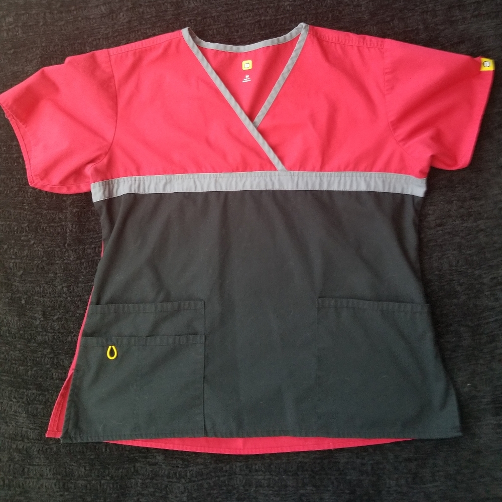 NWOT WONDER  WINK SCRUB TOP